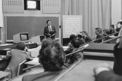 20-Zajtsev-Mihail-Antonovich-vystupaet-na-Uchenom-Sovete