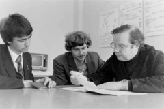 25-Kudryavtsev-YUrij-Afanasevich-konsultiruet